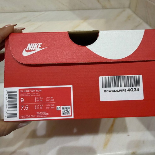 Nike V2K run athletic shoes like new, size 40.5, black and silver