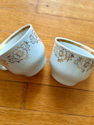 Coffee mugs used, set of 2, white with gold flower design