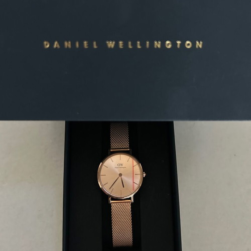 Daniel Wellington Petite Unitone watch with rose gold metal bracelet