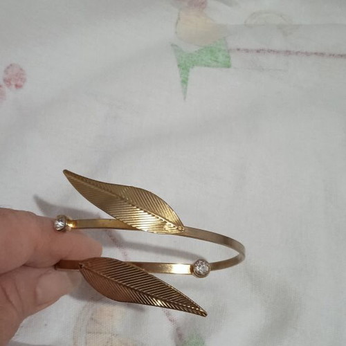 Bracelet new, gold tone