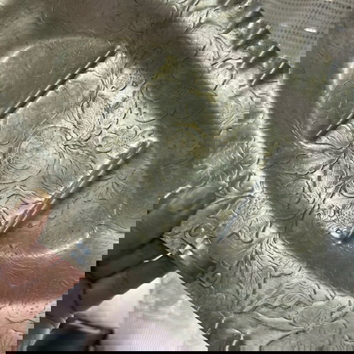 Винтидж алуминиев поднос с дръжки употребяван, релефни флорални плодове Motiltheartlyons