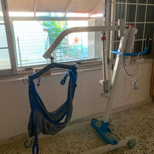 Electric patient lift hoist with TiMOTION TC12 control system