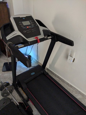 Viking treadmill with suspension and automatic lubricant dispenser