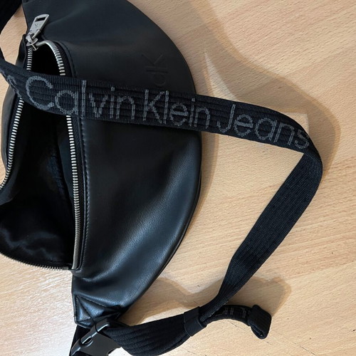 Calvin Klein Banana Bag like new, black