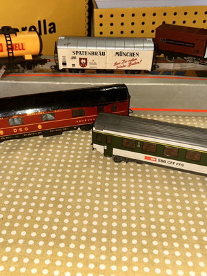 Vintage H0 Model Train Wagons Set of 5 used
