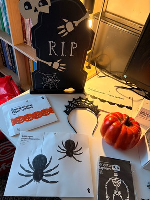 Halloween decorations like new