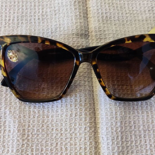 Solo-Solis NDL2920 sunglasses new, brown tortoise cat eye design