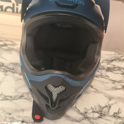 Kona Kahuna 29 2024 mountain bike like new with Bluegrass Intox helmet