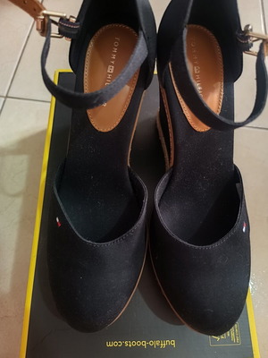 Tommy Hilfiger women's platform sandals new, black, size 38