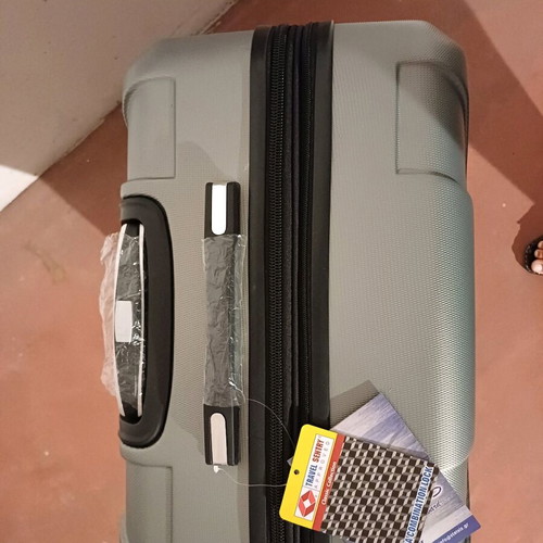 Large suitcase. 82×48×33 cm.
