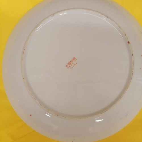 Vintage Chinese decorative porcelain plate Famille Rose like new