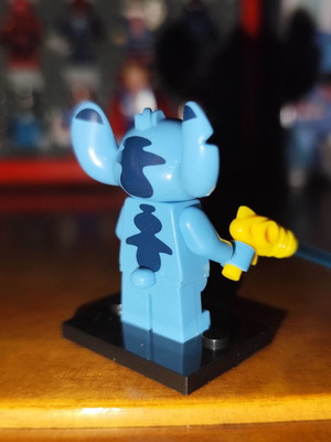Φιγούρα Stitch σαν καινούργιο με βάση και plasma blaster