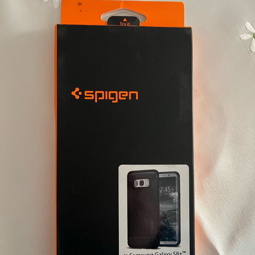 Samsung Galaxy S8+ Spigen case like new