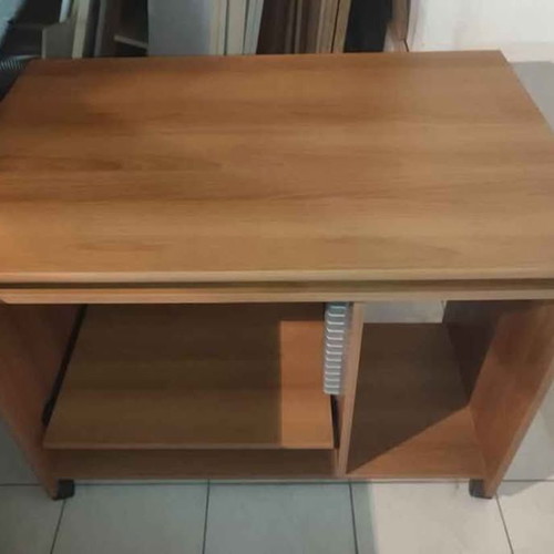 Computer desk like new with folding shelves and wheels