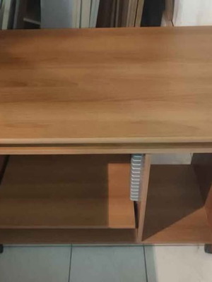 Computer desk like new with folding shelves and wheels