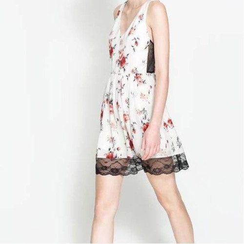White Zara dress with roses and black -  6,00 - Vendora.cy