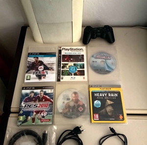 Ps3 Super Slim 250 GB+ 6 диска + 1 контролер + нов HDMI кабел