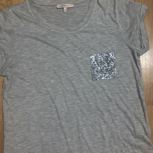 Grey women's t-shirt medium like new with strass pocket Limited