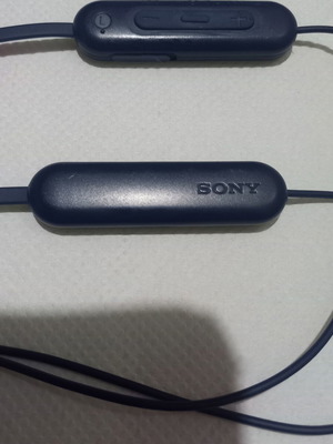 Sony WI-C100 wireless in-ear headphones like new, Bluetooth