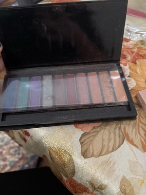 Avon Glimmering Gems eyeshadow palette lightly used