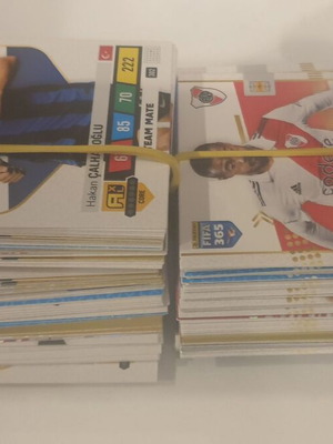 Κάρτες Panini FIFA 365 2022-23 Adrenalyn XL σαν καινούργιες, 118 τεμάχια