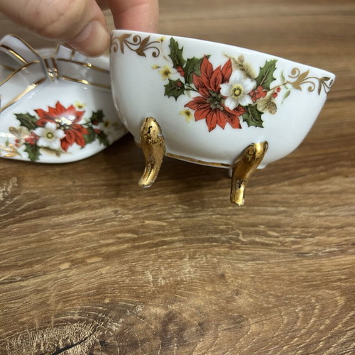 Porcelain decorative box Quality Limoges Christmas, like new