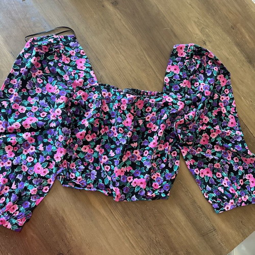 Cropped blouse Zara like new, medium size, black with pink flowers