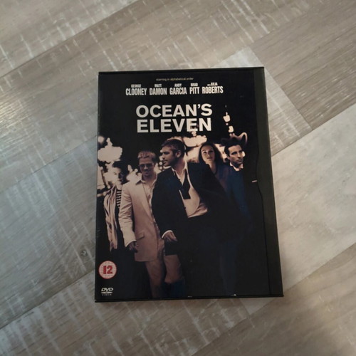 Ocean's Eleven DVD like new, adventure with subtitles