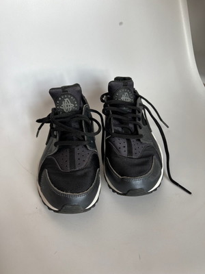 Nike Huarache αθλητικά μεταχειρισμένα, στενή γραμμή, μέγεθος 38, μαύρο μεταλλικό