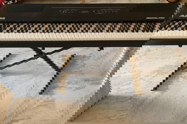 Ηλεκτρικό πιάνο ALESIS με βάση