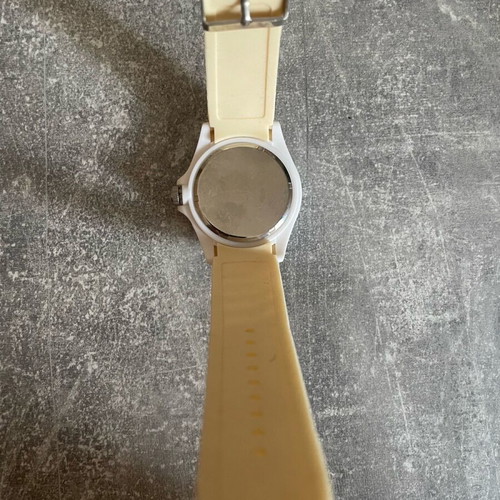 Pretty bra wristwatch like new, white