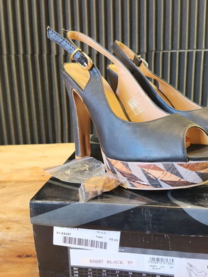 Migato black leather platform shoes size 37 used