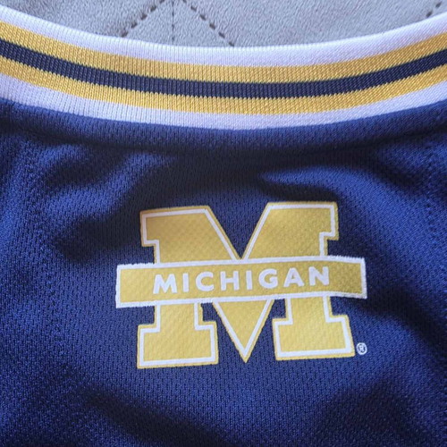 Michigan #17 Basketball Jersey American Freshman like new