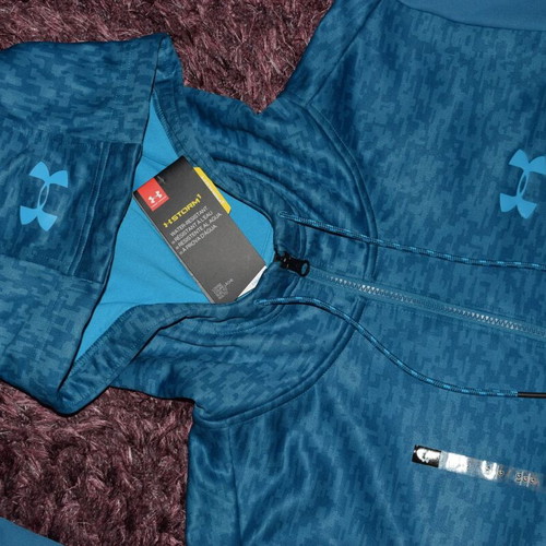 Under Armour XStorm sports top new, size L, blue