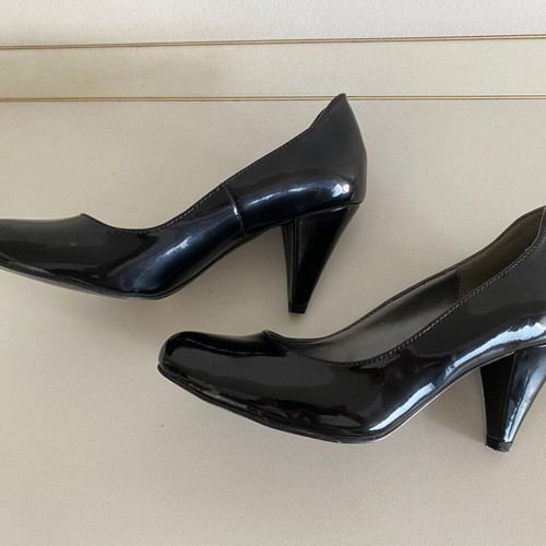 Migato black patent leather pumps size 38 like new