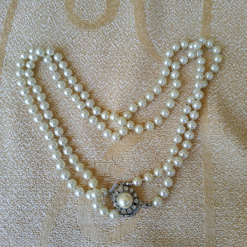 Necklace with pearls and crystals used, long double-wear
