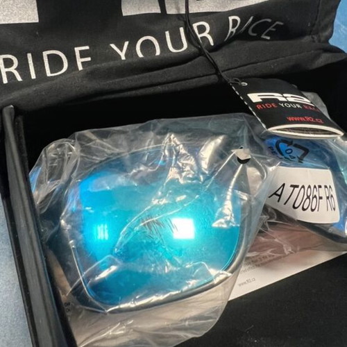 R2 Model tr 90 sunglasses used, black and blue