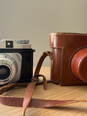 Certi-Phot 1958 120 film camera used with leather case