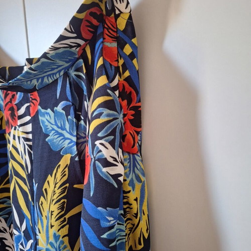 Set with off-shoulder blouse and high-waisted pants like new, colorful blue