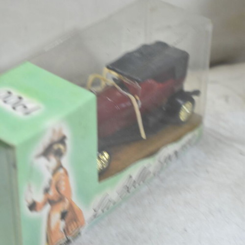 La Belle Epoque 1900 collectible car model like new, burgundy classic cabriolet with box