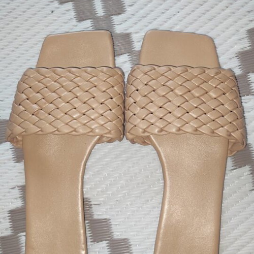Beige woven sandals size 37