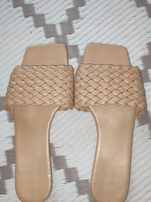 Beige woven sandals size 37