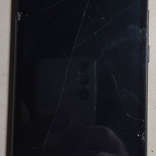 Xiaomi Redmi S2 used with broken screen and battery cover