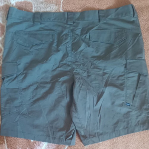 5.11 Tactical Bermuda Size 44 like new, green