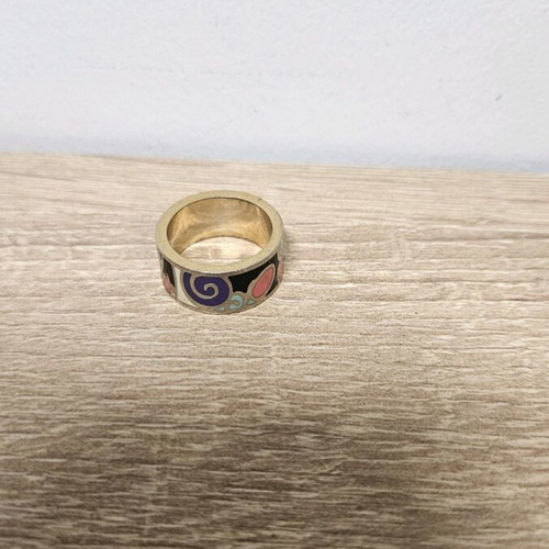 Ring with designs used
