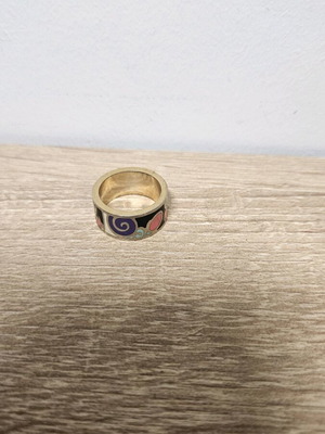 Ring with designs used