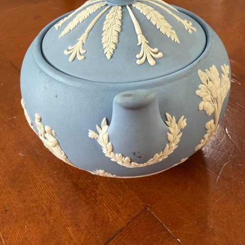 Wedgwood sugar bowl like new, 11 cm diameter