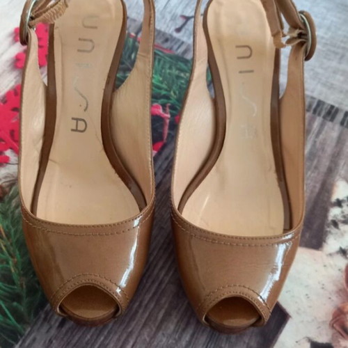 Unisa patent leather slingback shoes 37 like new, light brown peep toe