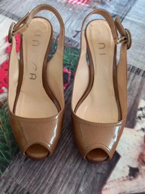 Unisa patent leather slingback shoes 37 like new, light brown peep toe