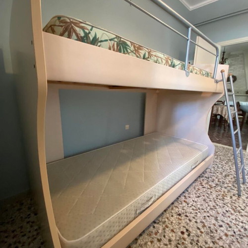 Bunk bed used with mattresses
